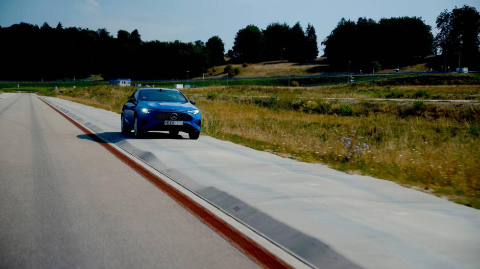 Mercedes: Εγκαίνια για το νέο κέντρο δοκιμών φωτισμού  